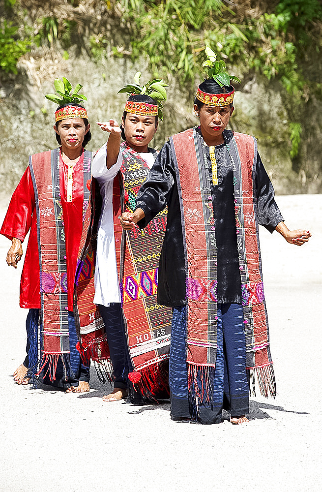 A traditional Batak Gondang Siboru dance by women hoping to attract a man's proposal, Huta Bolon, Samosir Island, Sumatra, Indonesia, Southeast Asia, Asia