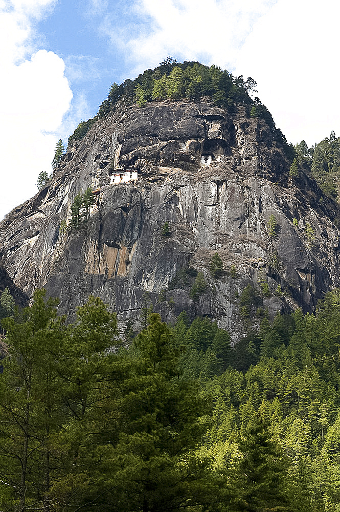 Taktsang Palphug Monastery, (Tiger's Nest monastery), a sacred Buddhist site built in 1692 and clinging to rock at 3120 metres, Bhutan, Himalayas, Asia