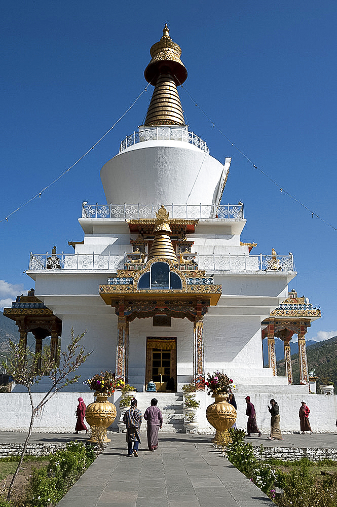 Bhutanese Buddhist devotees visiting the National Memorial Choeten in the morning, Thimpu, Bhutan, Asia