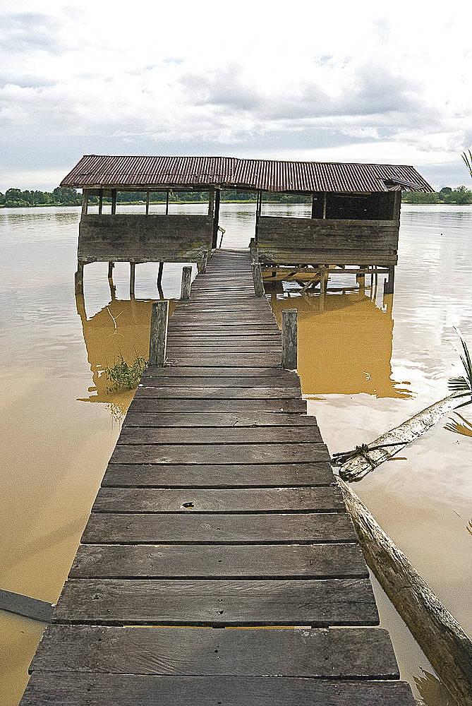 Wooden walkway from longhouse to river ferry point, Sarawak River, Sarawak, Malaysian Borneo, Malaysia, Southeast Asia, Asia