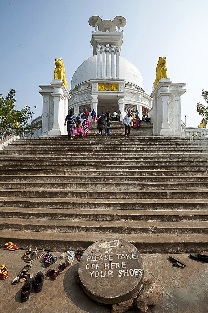 Buddhist Peace Pagoda, built in the 1970s by the Japanese Sangha and Kalinga Nippon Buddha Sangha, Dhauli, Odisha, India, Asia