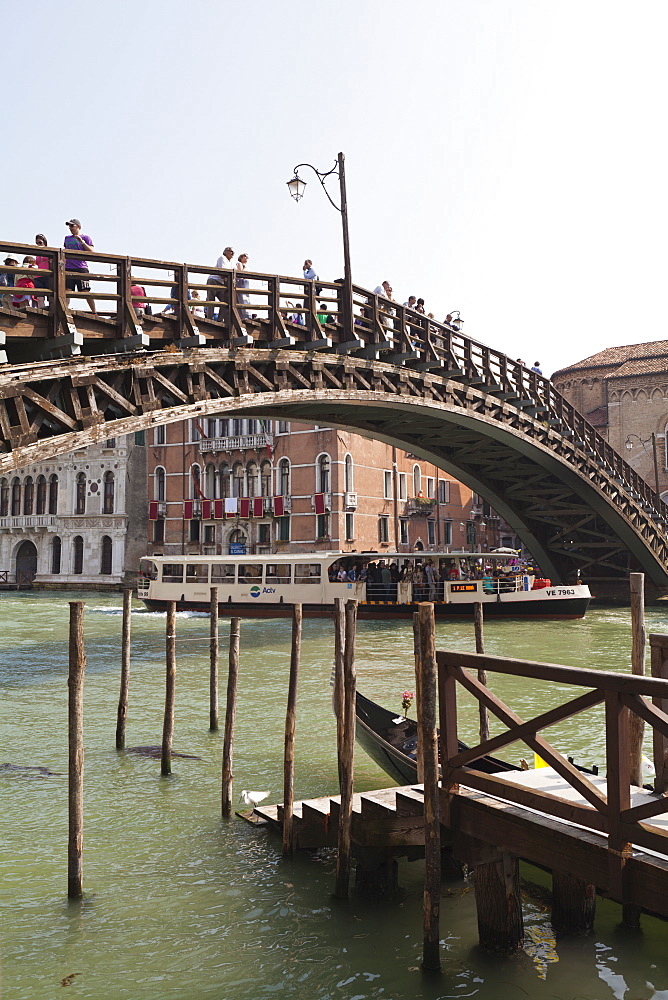 The wooden Accademia Bridge over the Grand Canal, Venice, UNESCO World Heritage Site, Veneto, Italy, Europe