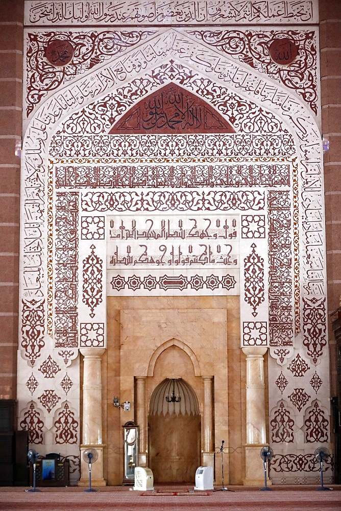 The mihrab, Prayer hall, Putra Mosque (Masjid Putra), Putrajaya, Malaysia, Southeast Asia, Asia