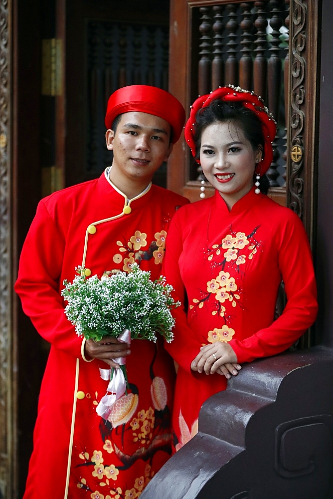 Traditional wedding at Thien Ung Buddhist temple, Quy Nhon, Vietnam, Indochina, Southeast Asia, Asia