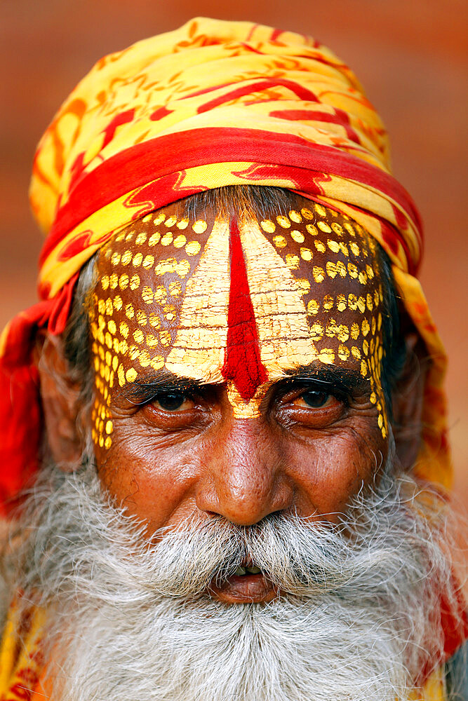 Sadhu (holy man) at Hindu pilgrimage site, Pashupatinath, Kathmandu, Nepal, Asia