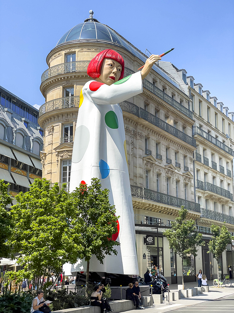 Giant Yayoi Kusama statue in Paris, France, France, Europe