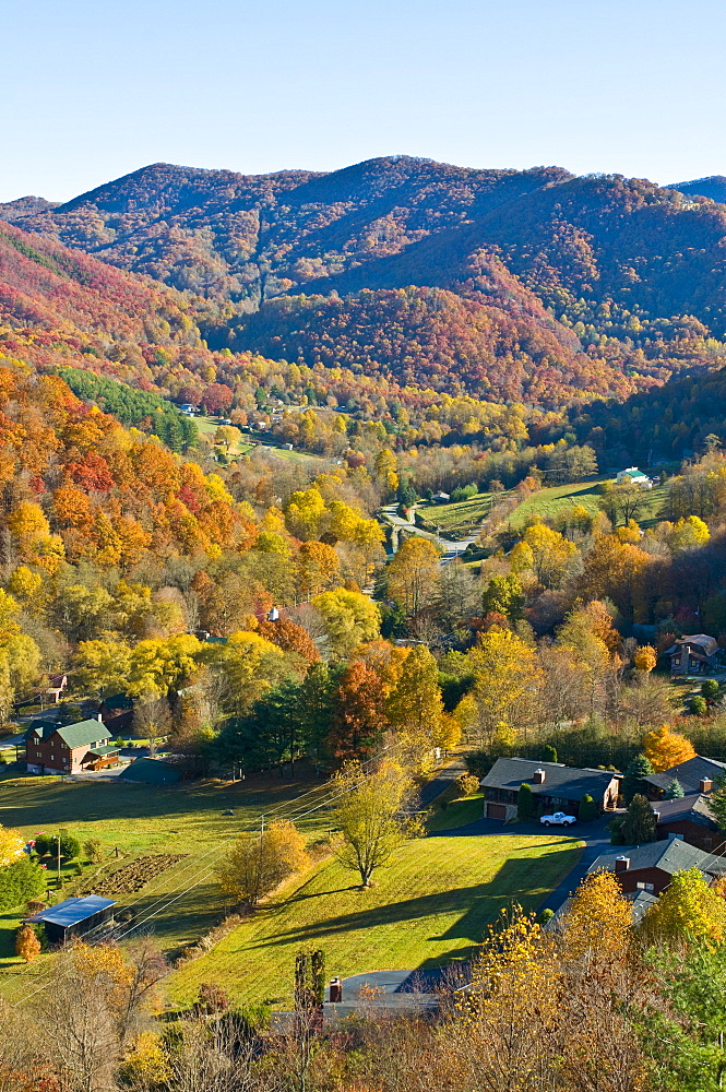 View over valley with colourful foliage in the Indian summer, Great Smoky Mountains National Park, UNESCO World Heritage Site, Tennessee, United States of America, North America