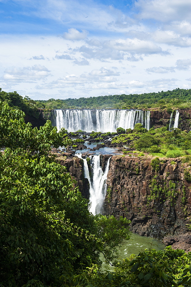 Foz de Iguazu (Iguacu Falls), the largest waterfalls in the world, Iguacu National Park, UNESCO World Heritage Site, Brazil, South America 