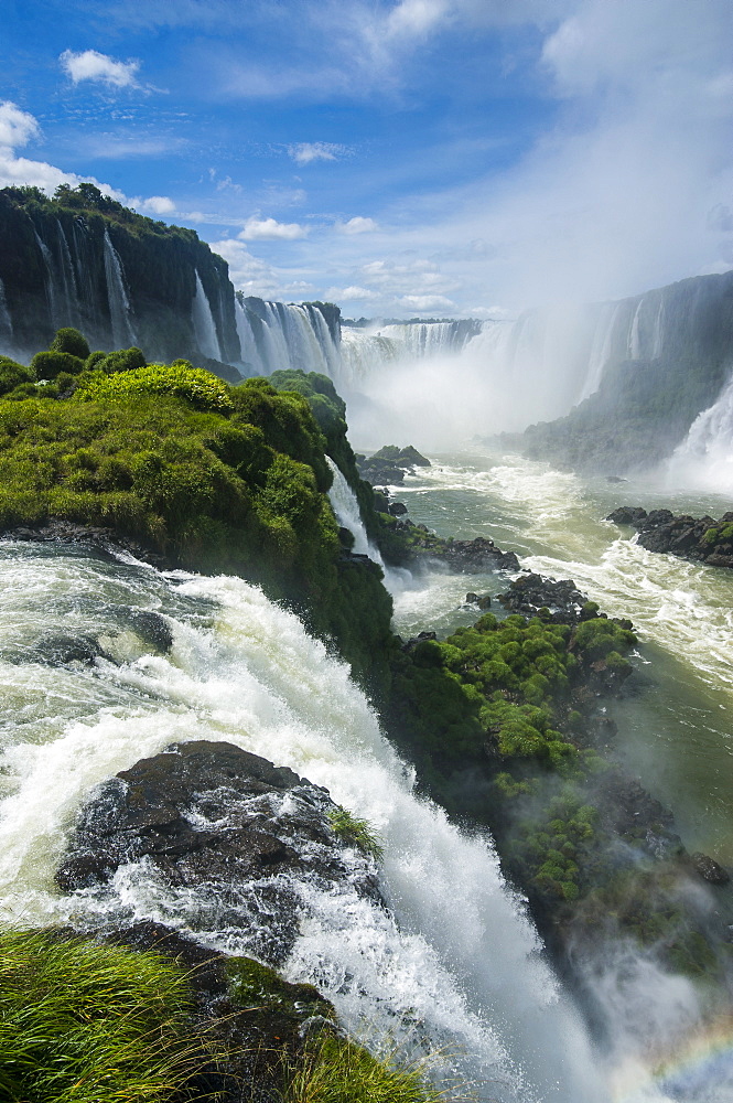 Foz de Iguazu (Iguacu Falls), the largest waterfalls in the world, Iguacu National Park, UNESCO World Heritage Site, Brazil, South America 