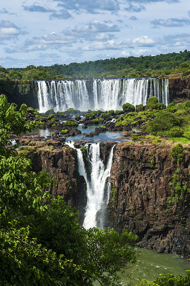 Foz de Iguazu (Iguacu Falls), the largest waterfalls in the world, Iguacu National Park, UNESCO World Heritage Site, Brazil, South America 