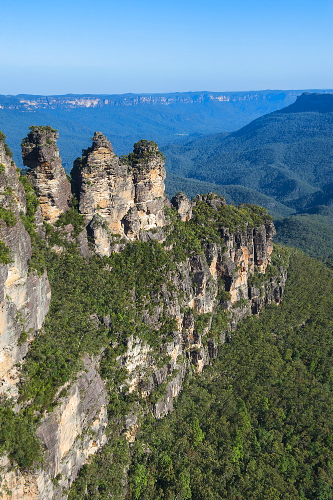 The Three Sisters and rocky sandstone cliffs of the Blue Mountains, New South Wales, Australia, Pacific 