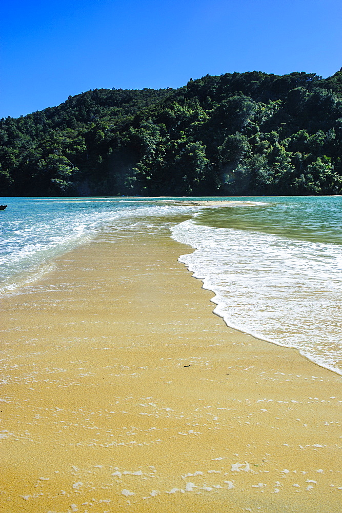 Sand split in the Abel Tasman National Park, South Island, New Zealand, Pacific