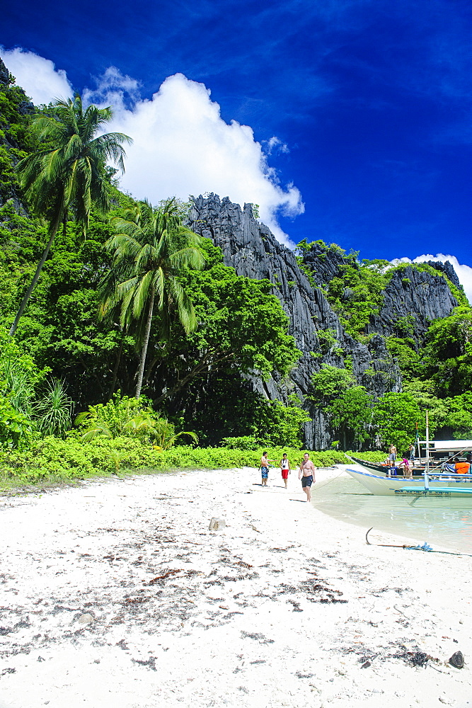 White sand beach in a bay in  the Bacuit archipelago, Palawan, Philippines, Southeast Asia, Asia