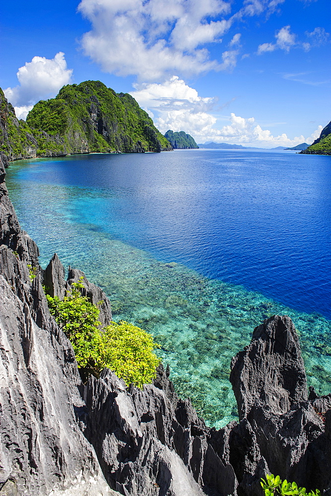 Crystal clear water in the Bacuit archipelago, Palawan, Philippines, Southeast Asia, Asia