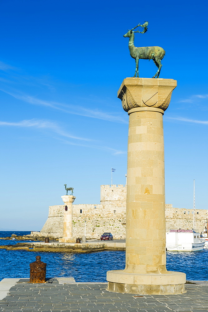 The deer, symbol of the city, at the entrance to Mandraki harbour, the Medieval Old Town of the City of Rhodes, Rhodes, Dodecanese Islands, Greek Islands, Greece, Europe