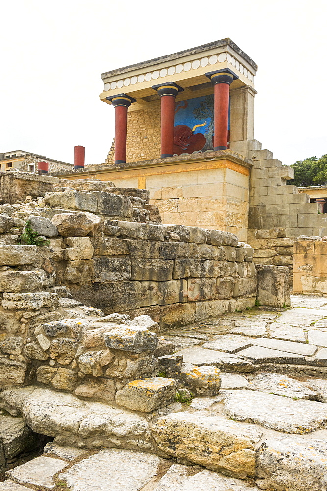 The ruins of Knossos, the largest Bronze Age archaeological site, Minoan civilization, Crete, Greek Islands, Greece, Europe 