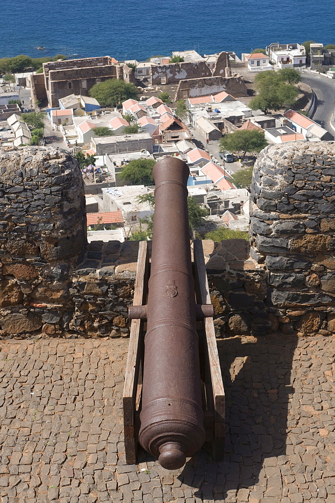 Cannon and loop-hole, Ciudad Velha, Cidade Velha, Santiago, Cape Verde, Africa