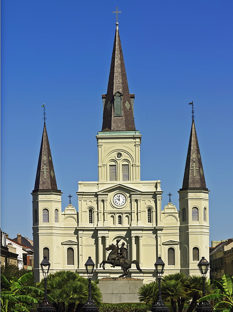 St. Louis Cathedral and equestrian statue of Andrew Jackson, Jackson Square, French Quarter, New Orleans, Louisiana, United States of America, North America