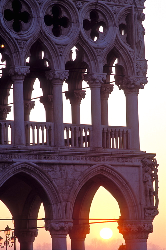 Detail of exterior corner of palace at sunrise, Doge's Palace, (Palazzo Ducale), Venice, UNESCO World Heritage Site, Veneto, Italy, Europe