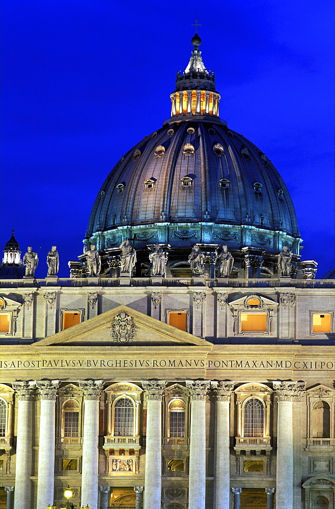 St. Peter's Basilica illuminated at night, Vatican, Rome, Lazio, Italy, Europe