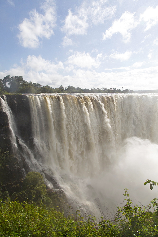 The River Zambezi crashes over the Victoria Falls waterfall (Mosi-oa-Tunya), UNESCO World Heritage Site, on the border of Zimbabwe and Zambia, Africa