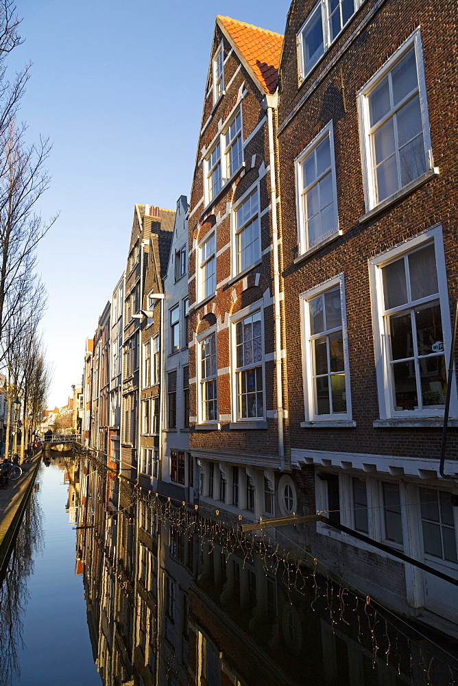 Dutch Golden Age houses along the Voldersgracht canal, Delft, South Holland, The Netherlands, Europe