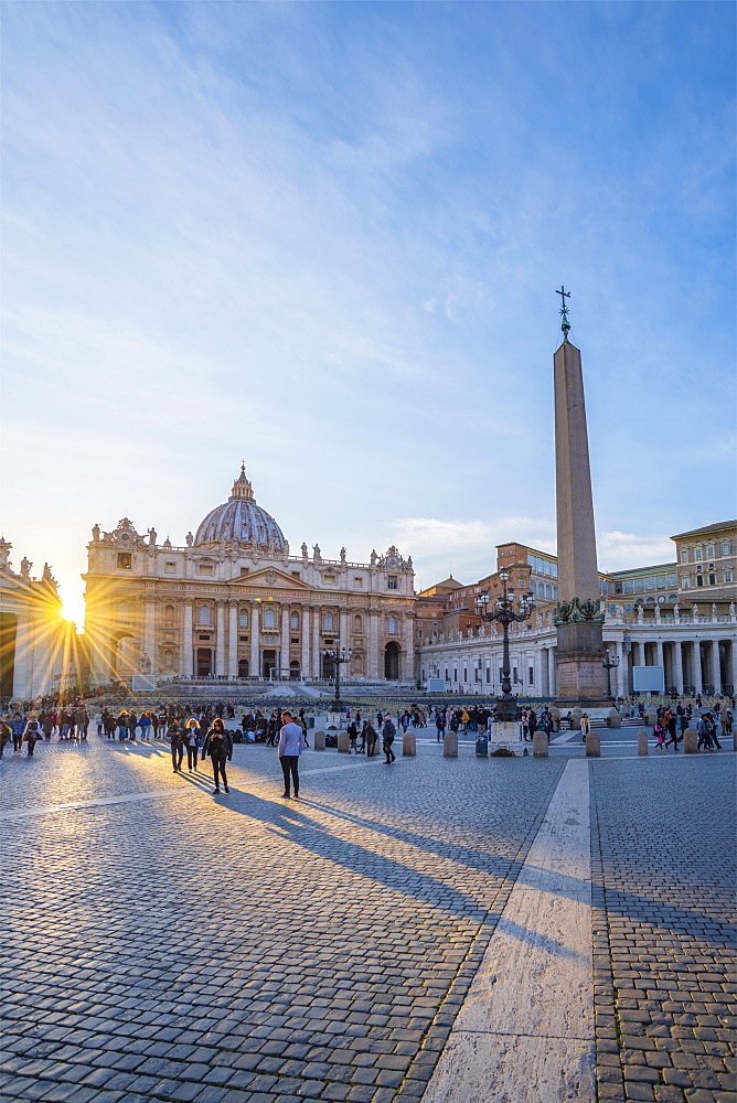 St. Peter's Square, St. Peter's Basilica, UNESCO World Heritage Site, The Vatican, Rome, Lazio, Italy, Europe