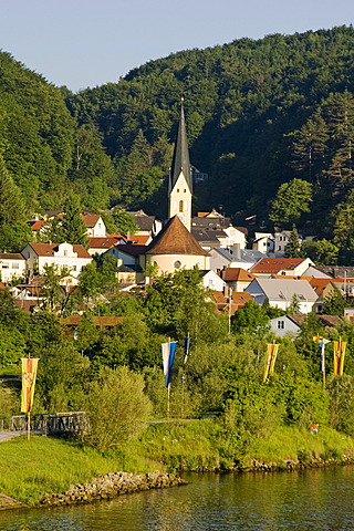 Town of Riedenburg parish church S. canal in the valley of the river AltmÃ¼hl Altmuehl