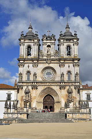 Church and monastery of Santa Maria in AlcobaÃ§a, Mosteiro de Santa Maria de AlcobaÃ§a, UNESCO World Heritage Site, Order of Cistercians, AlcobaÃ§a, Estremadura, Portugal, Europe