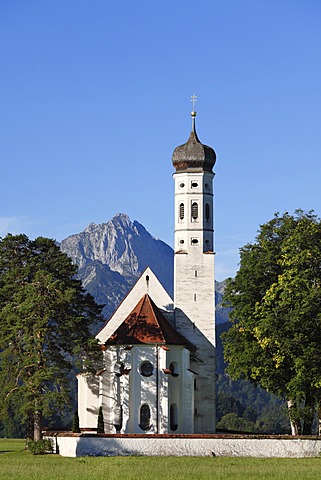 Church of St. Coloman or Colomanskirche, Schwangau, in front of the Tannheimer Mountains, Ostallgaeu, Allgaeu, Schwaben, Bavaria, Germany, Europe