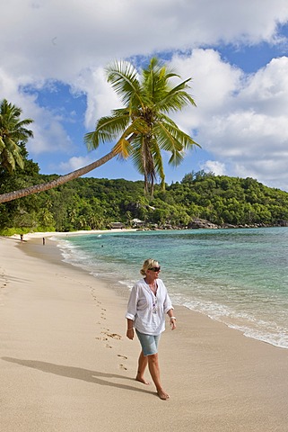 Isolated bay near Baie Lazare, Che Batista Villas in the back, Mahe Island, Seychelles, Indian Ocean, Africa