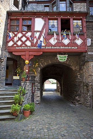 The Kranan tower in the historic town of Bacharch and Stahleck Castle, Unesco World Heritage Upper Middle Rhine Valley, Bacharach, Rhineland Palatinate, Germany, Europe