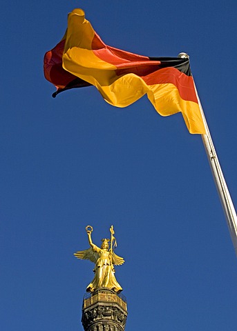 Siegessaeule, Victory Column with German flag, Berlin Mitte, Berlin, Germany, Europe