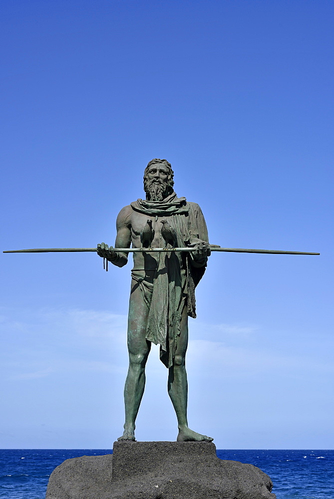 Mencey Statue on the Candelaria Promenade, Statue of Guanchen King Anaterve, Tenerife, Canary Islands, Spain, Europe