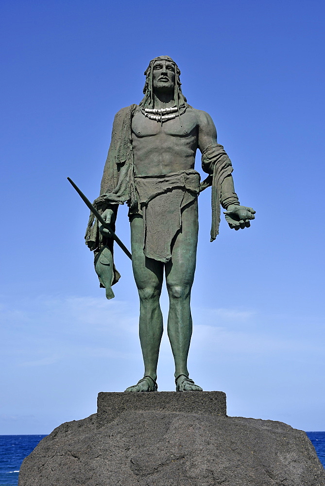 Mencey Statue on the Candelaria Promenade, Statue of Guanchen King Pelicar, Tenerife, Canary Islands, Spain, Europe