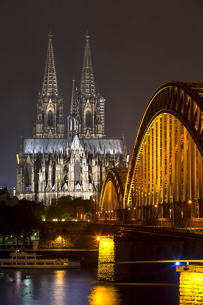 Hohenzollern Bridge, illuminated at night, Cologne Cathedral behind, Cologne, North Rhine-Westphalia, Germany, Europe