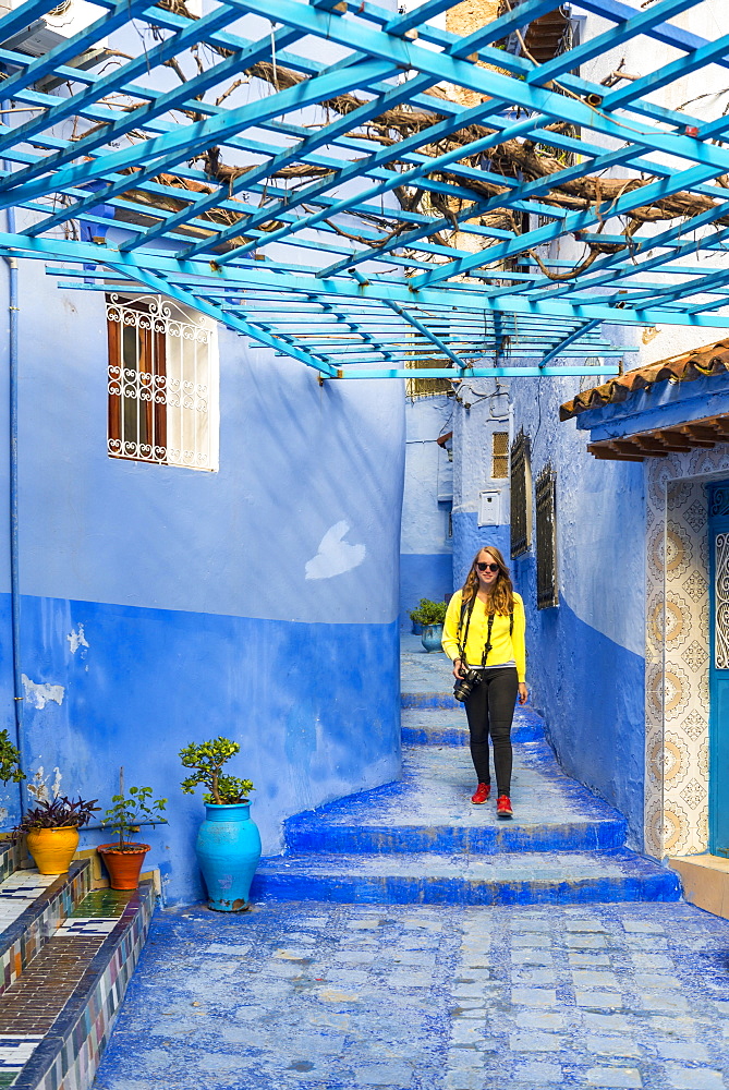 Young woman in the old town, Blue house walls, Medina of Chefchaouen, Chaouen, Tangier-Tétouan, Kingdom of Morocco