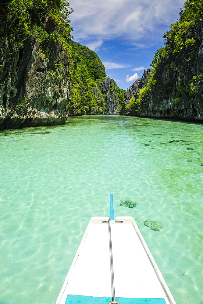 Front of an outrigger boat in the crystal clear water in the Bacuit archipelago, Palawan, Philippines, Asia