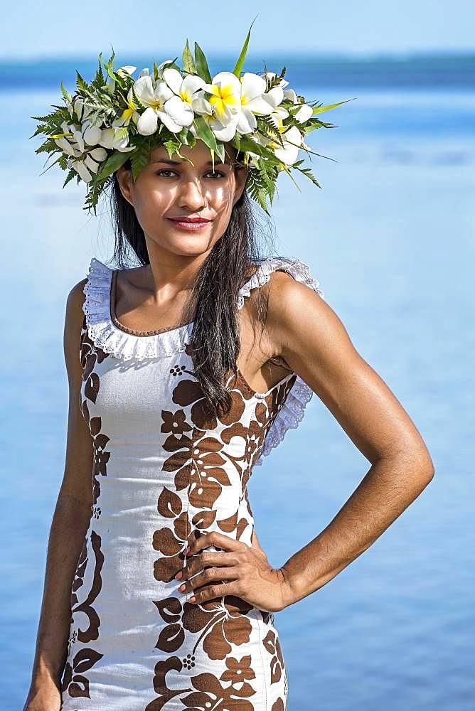 Young woman with flower wreath from Frangipani, South Pacific, Raiatea, French Polynesia, Oceania