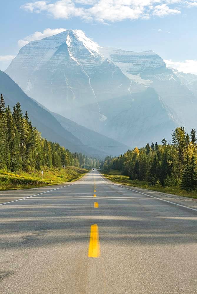 Highway, snow-capped mountains at the back, Mt Robson, Yellowhead Highway 16, British Columbia, Canada, North America