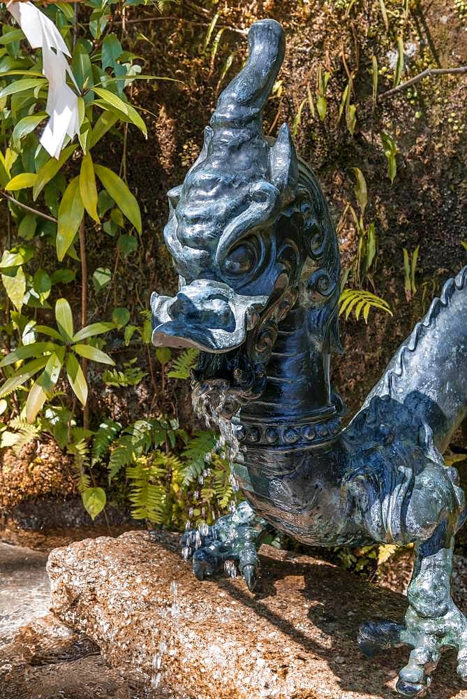 Dragon, sculpture as gargoyle, Hirou-jinja Shinto shrine, Nachisan, Wakayama, Japan, Asia