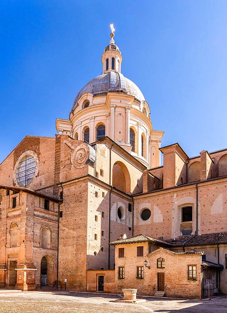 Basilica Sant'Andrea in Piazza Leon Battista Alberti, Mantua, Lombardy, Italy, Europe