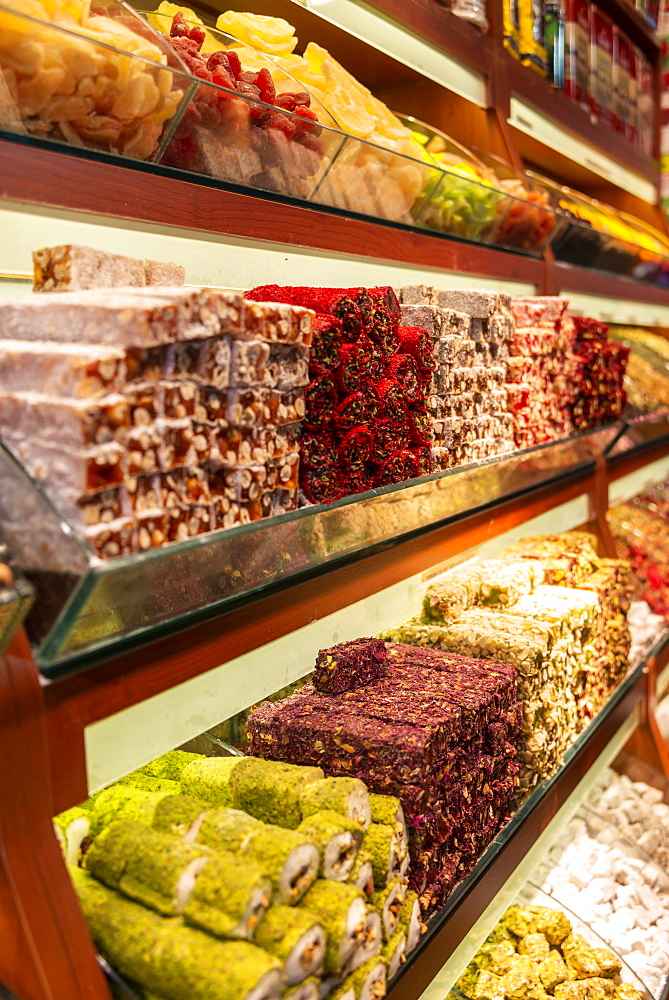 Turkish Delight, Turkish sweets, specialties at a market stand, Grand Bazaar, Kapali Carsi, Istanbul, Turkey, Asia