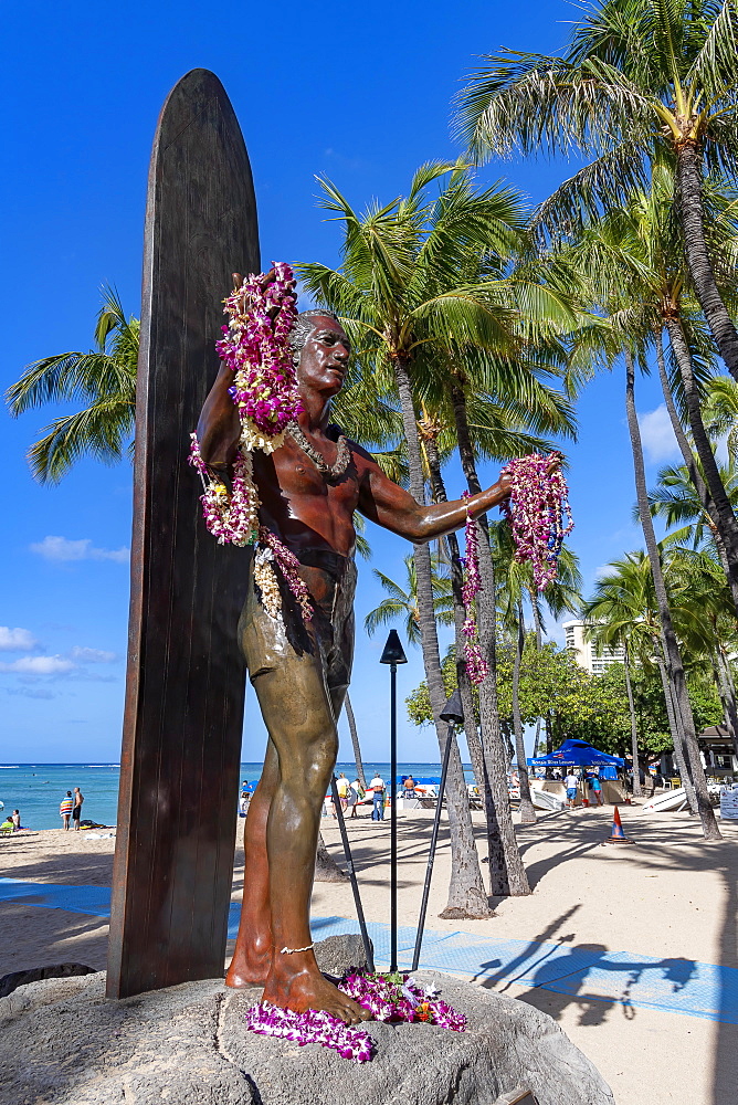 Duke Paoa Kahanamoku statue, Waikiki Beach, Honolulu, Oahu, Hawaii