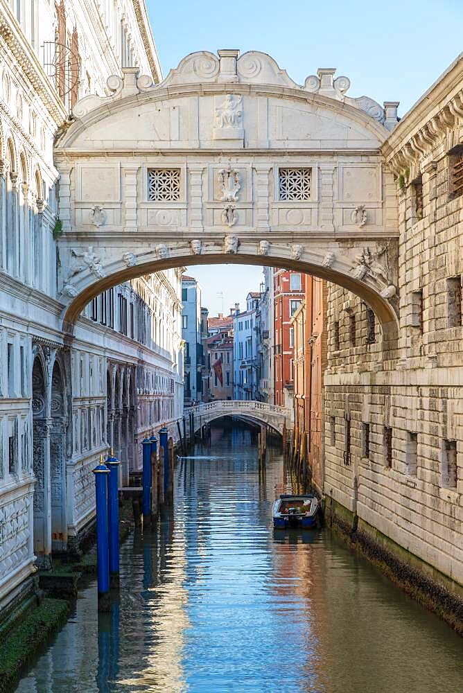 Bridge of Sighs, Doge's Palace, St Mark's Square, Venice, Italy, Europe