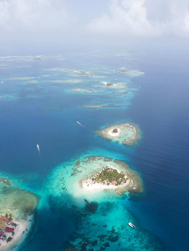 Aerial view, several tropical islands in the atoll, San Blas Islands, Panama, Central America