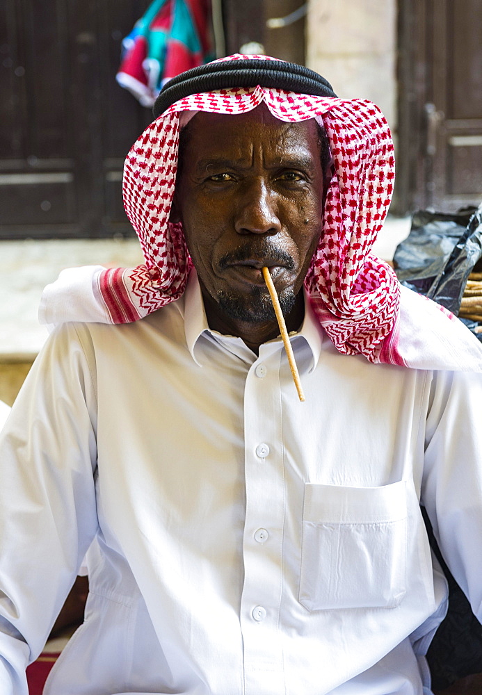 Friendly beduin man, old town of Jeddah, Saudi Arabia, Asia