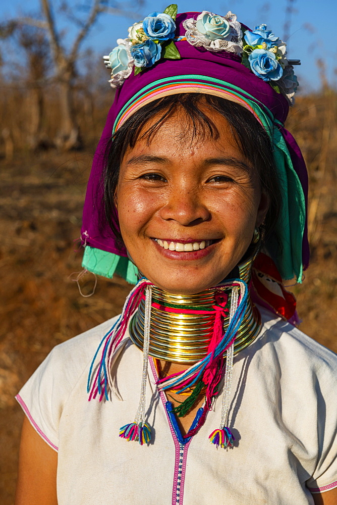 Friendly Padaung woman, Loikaw area, Kayah state, Myanmar, Asia