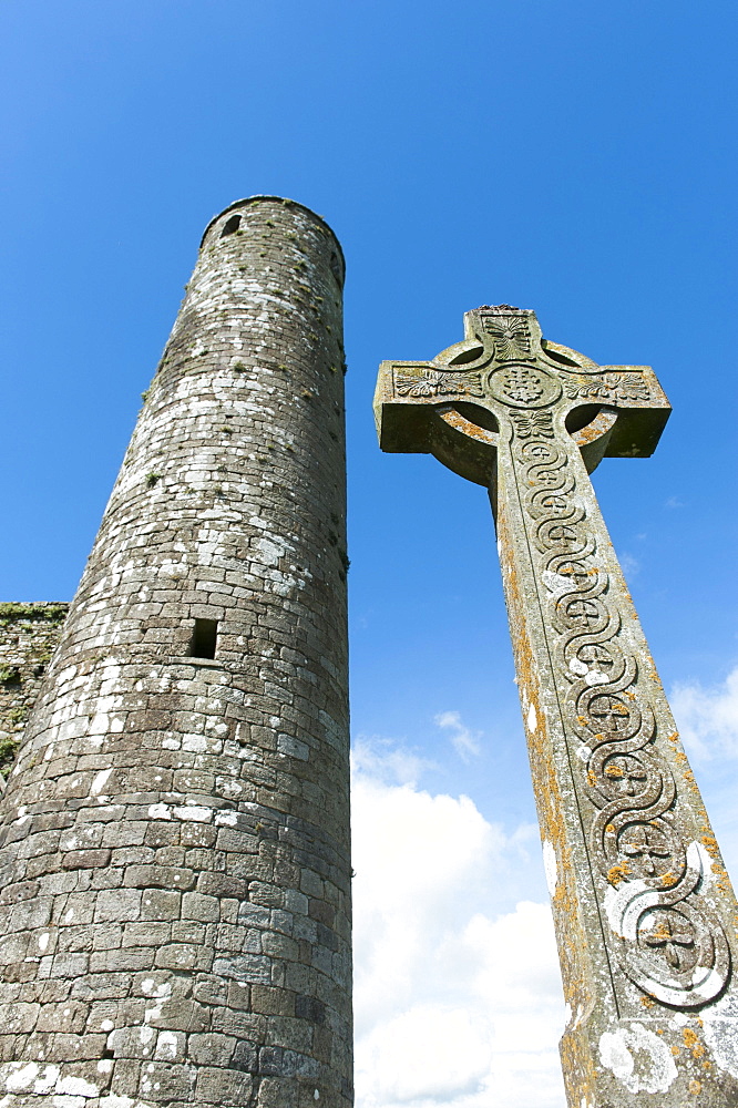 Medieval castle and church ruins of St. Patricks Cathedral, fully preserved round tower, ornate high cross, Rock of Cashel, County Tipperary, Ireland, Europe