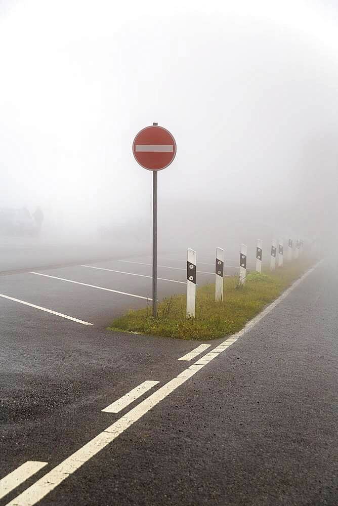 One-way street sign in front of a parking lot in fog, Lower Saxony, Germany, Europe